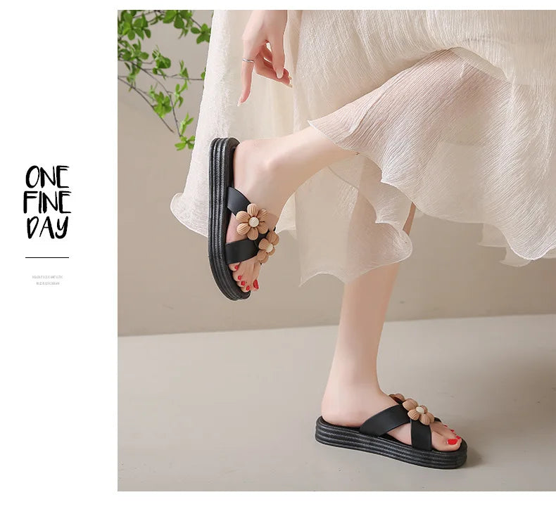 2025 Thick-Sole Fashion Slippers